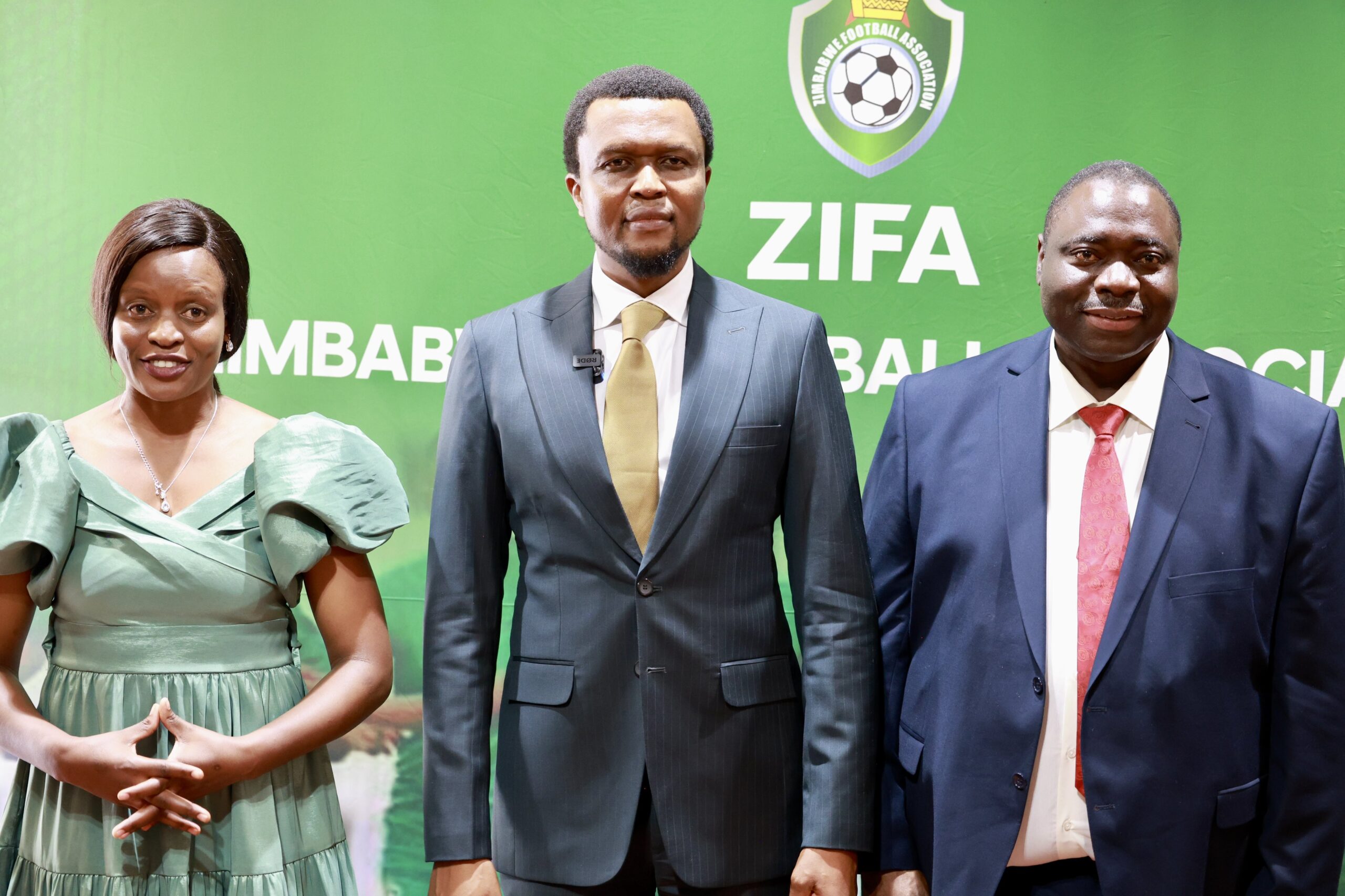 Nqobile Magwizi (centre) flanked by Loveness Makura and Kennedy Ndebele
