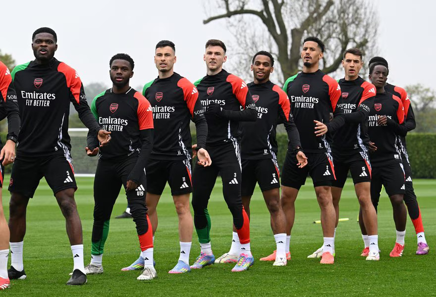 Tarumbidzwa Murisa second from last PIC arsenal com