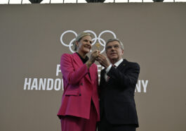 Kirsty Coventry Thomas Bach PIC IOC Media X